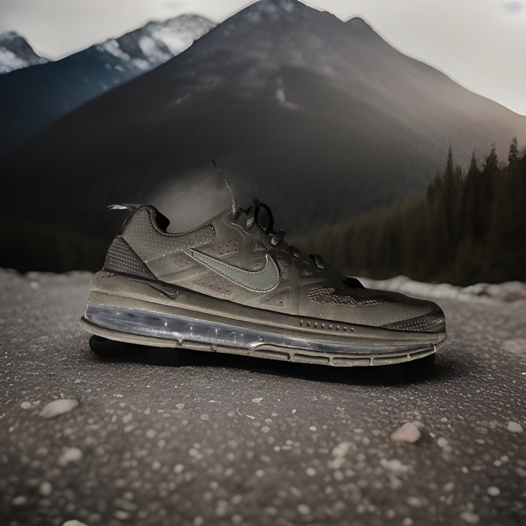 Size Men 9.5 US - Nike Air Max Genome Black